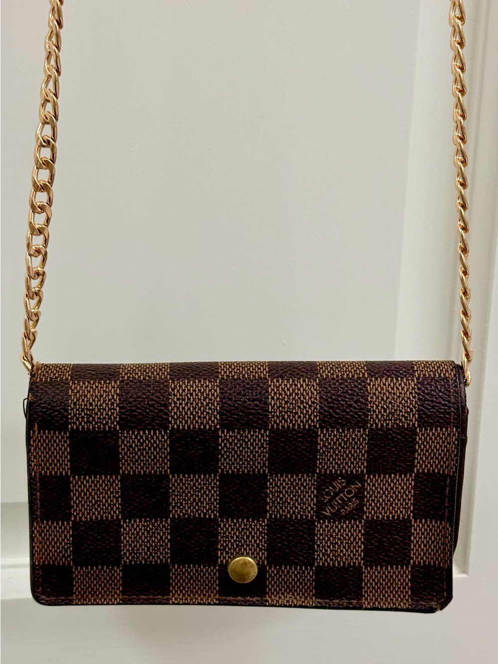 LOUIS VUITTON Vintage Y2K Damier Ebene Monogram Canvas Wallet W/ Crossbody